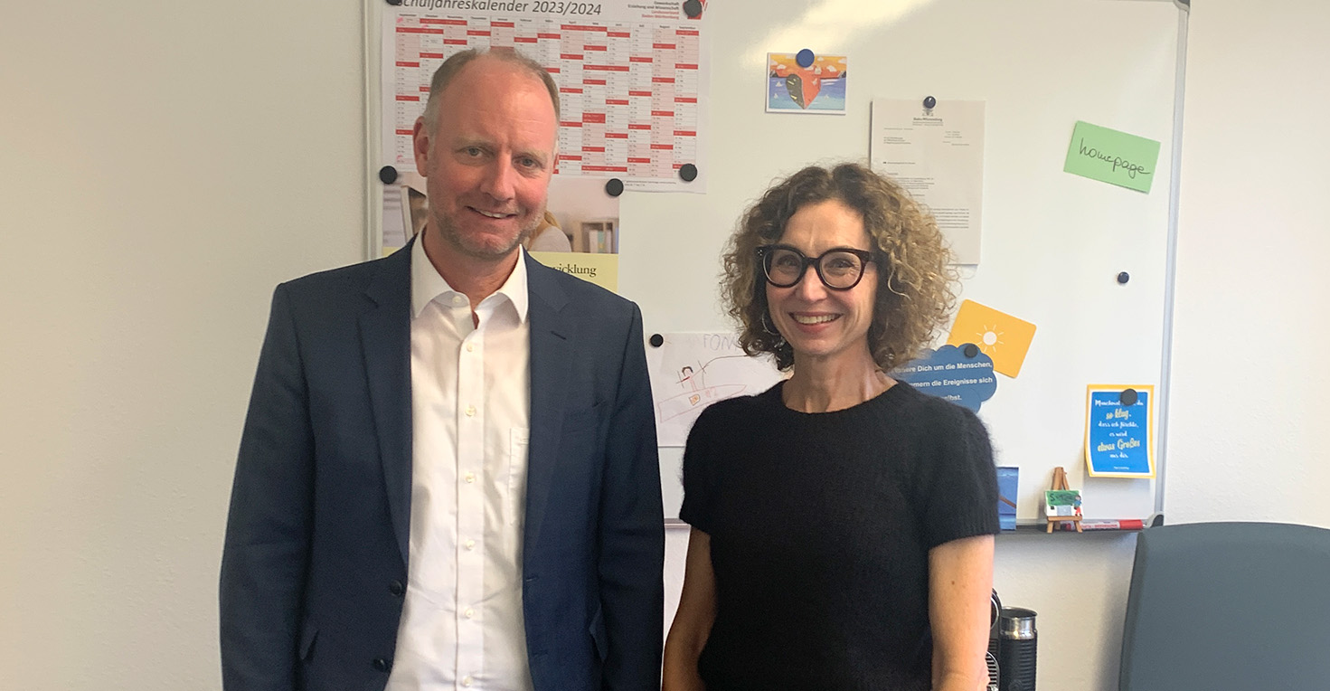 Dr. Timm Kern mit Ulrike Schira (Leiterin des Schulamts Rastatt) 