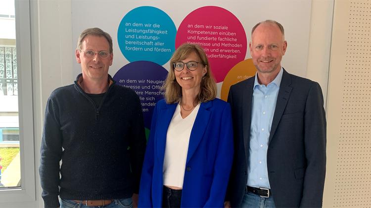 Stellvertreter Steffen Lang, Schulleiterin Michaela Mühlebach-Westfal und Dr. Timm Kern